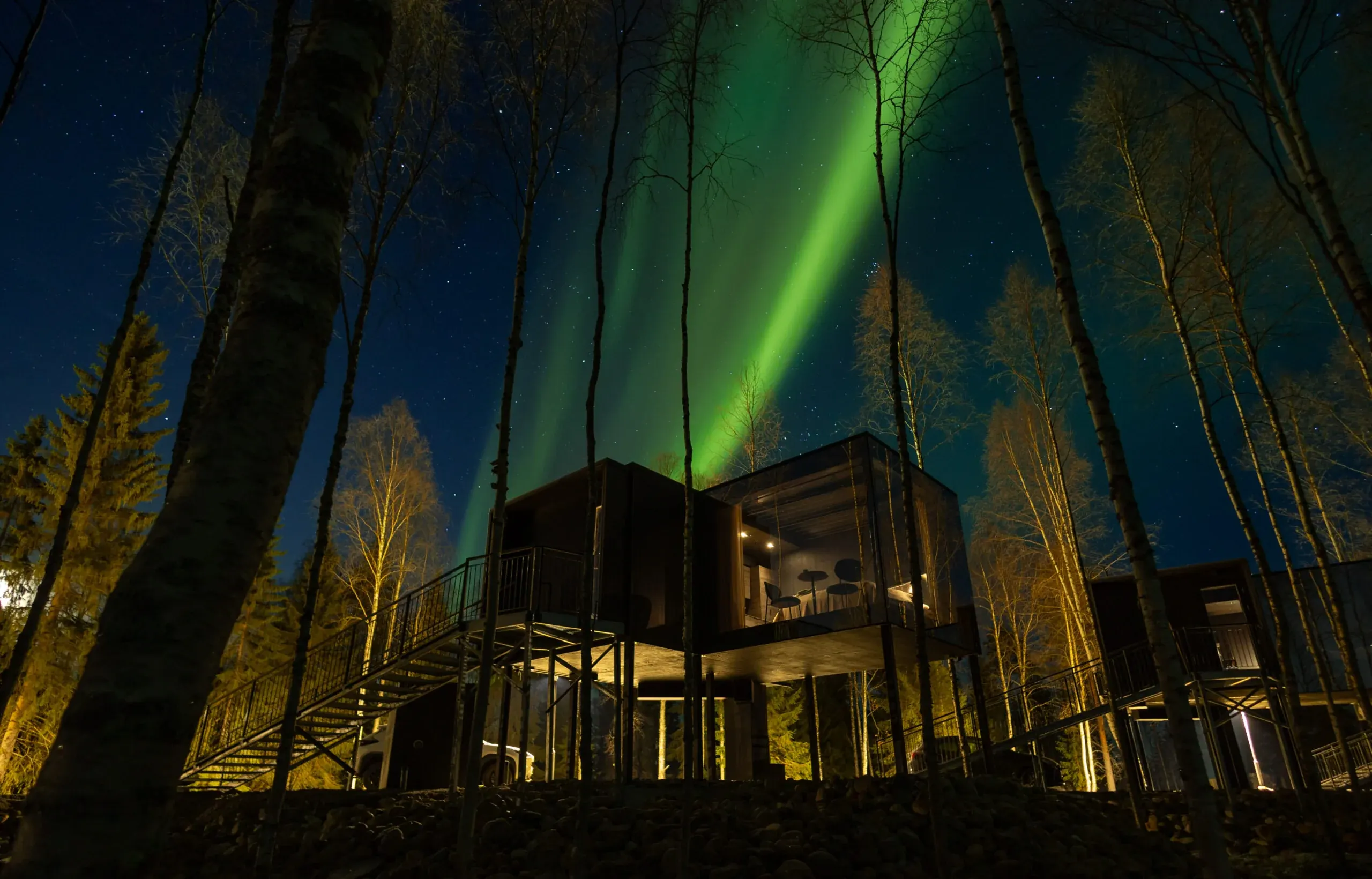 Silver Birch resort glass cabins under the auroras. Photo Credits: Isabella Sommer