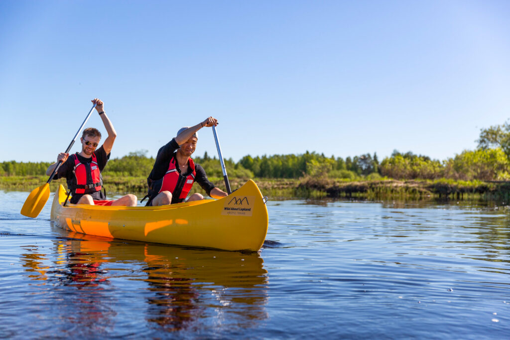 Summer canoeing experience in Lapland