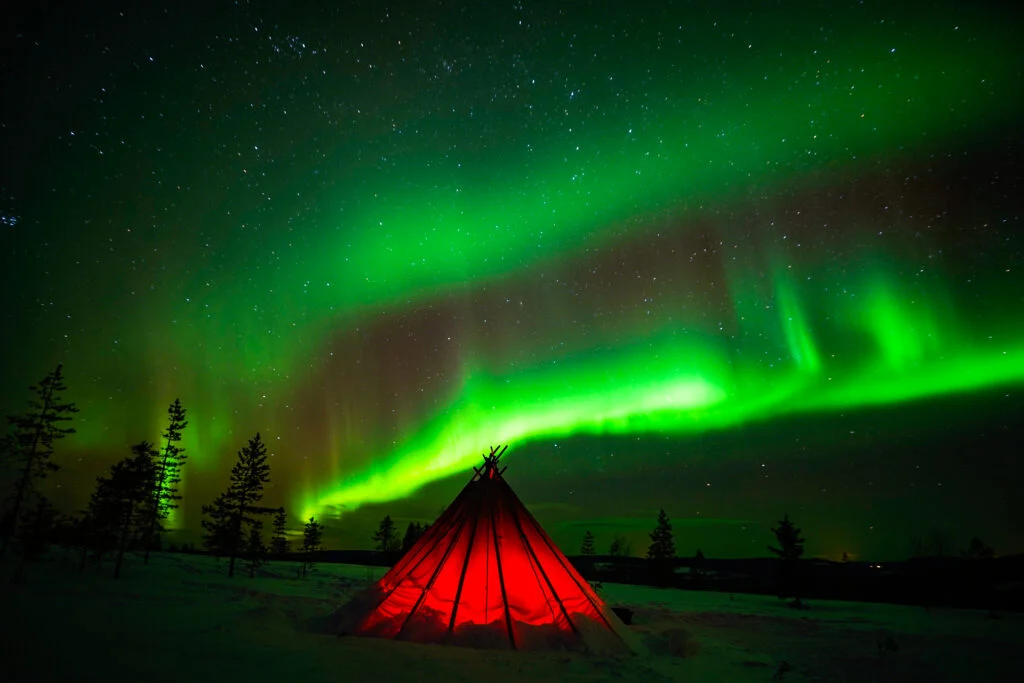 Enjoy the magic of Aurora Borealis with your loved ones!
