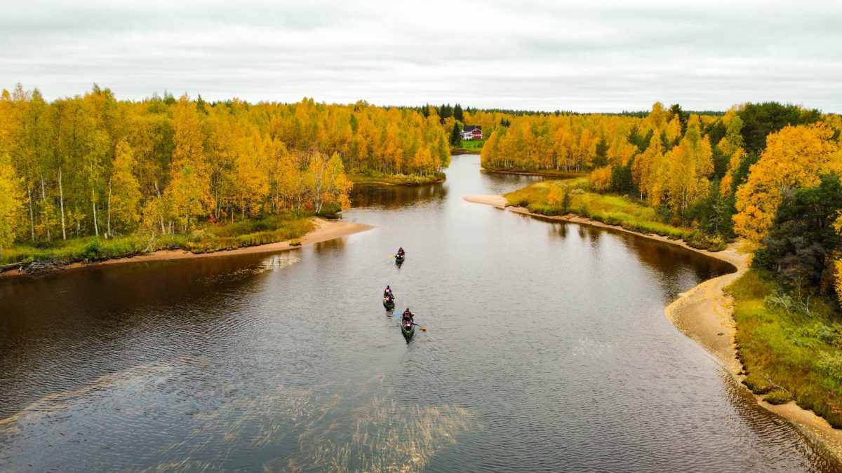Canoeing trip in Lapland in autumn